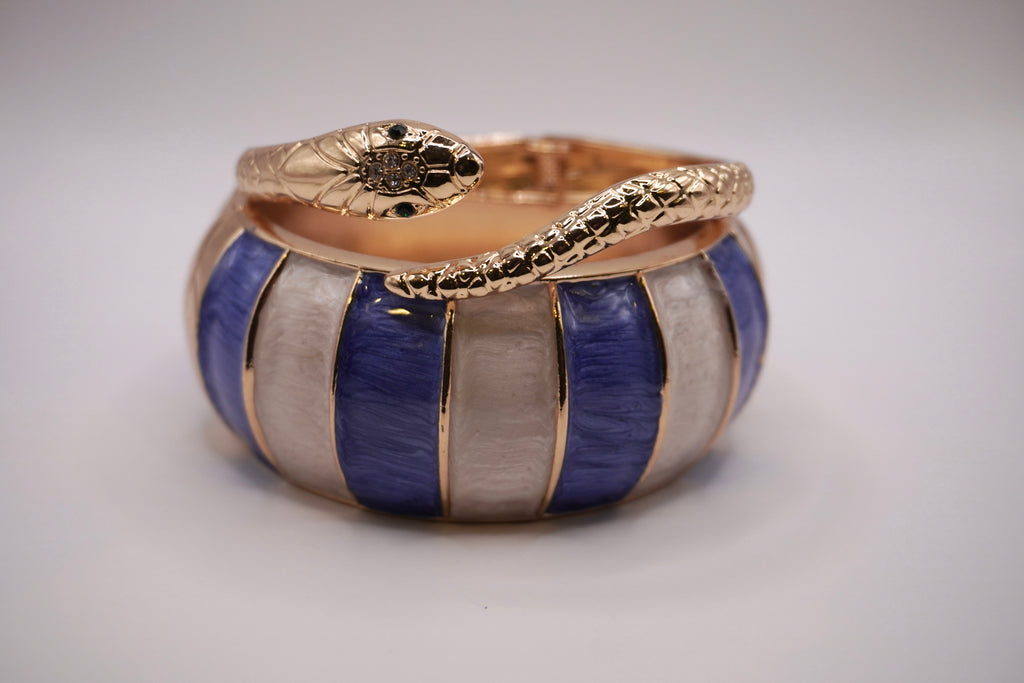 Blue-white enamel bangle