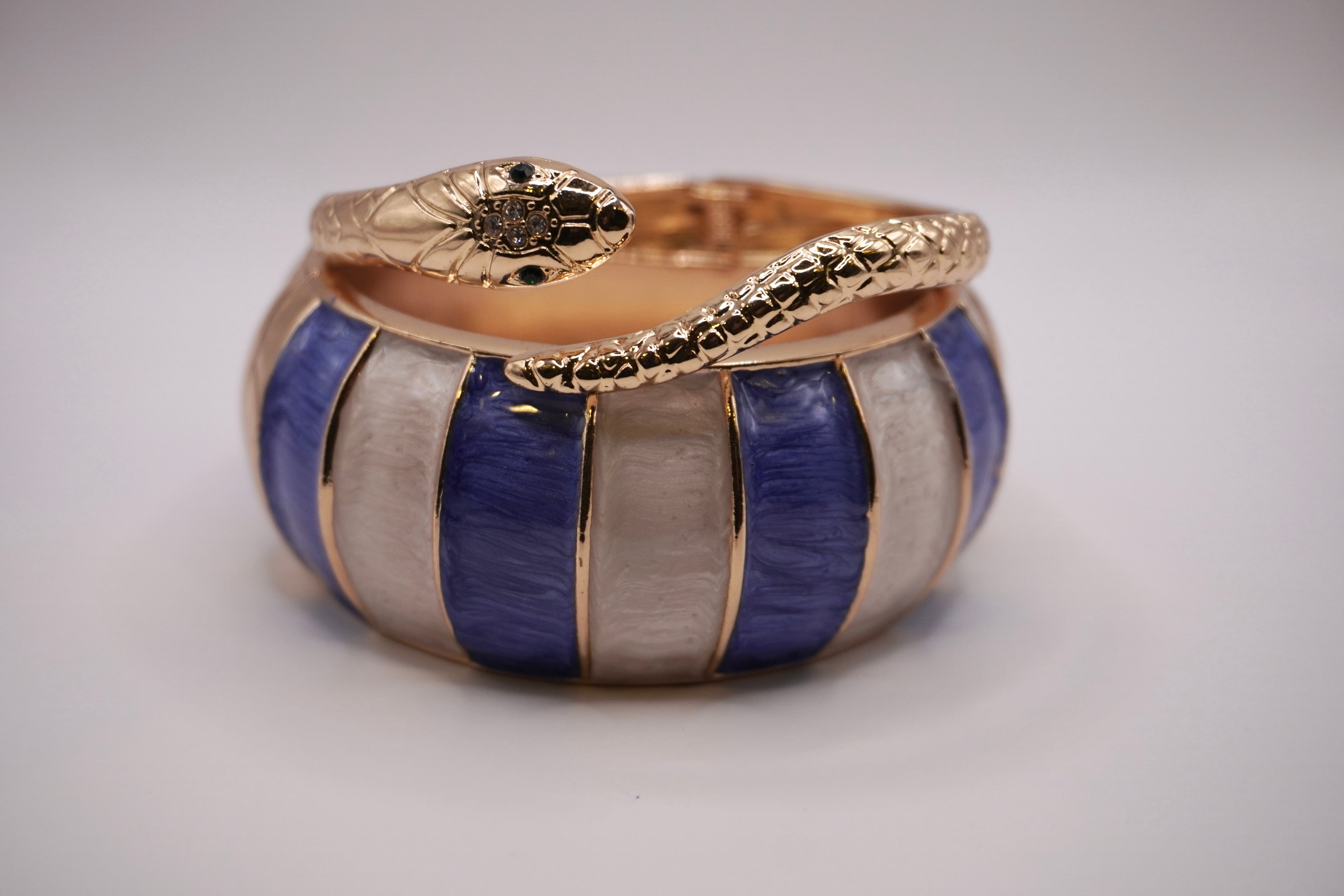 Blue-white enamel bangle