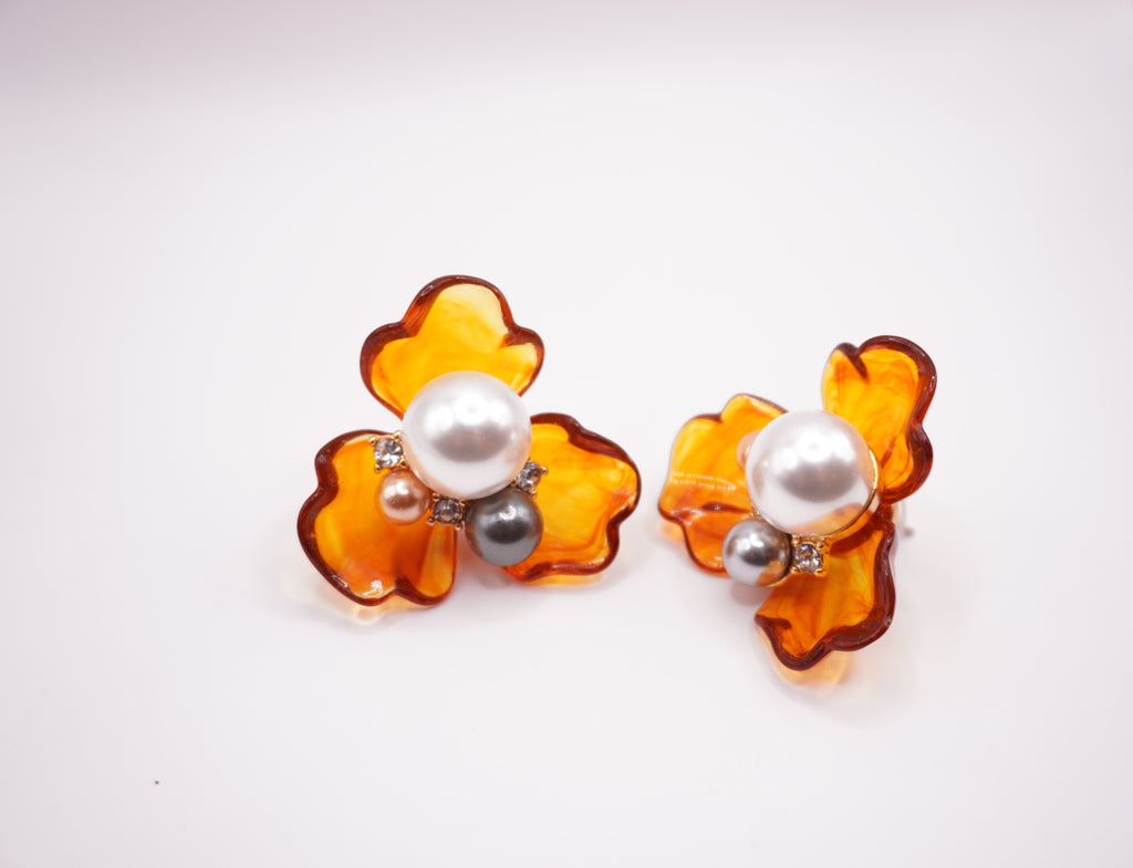 Amber flower pearl studs