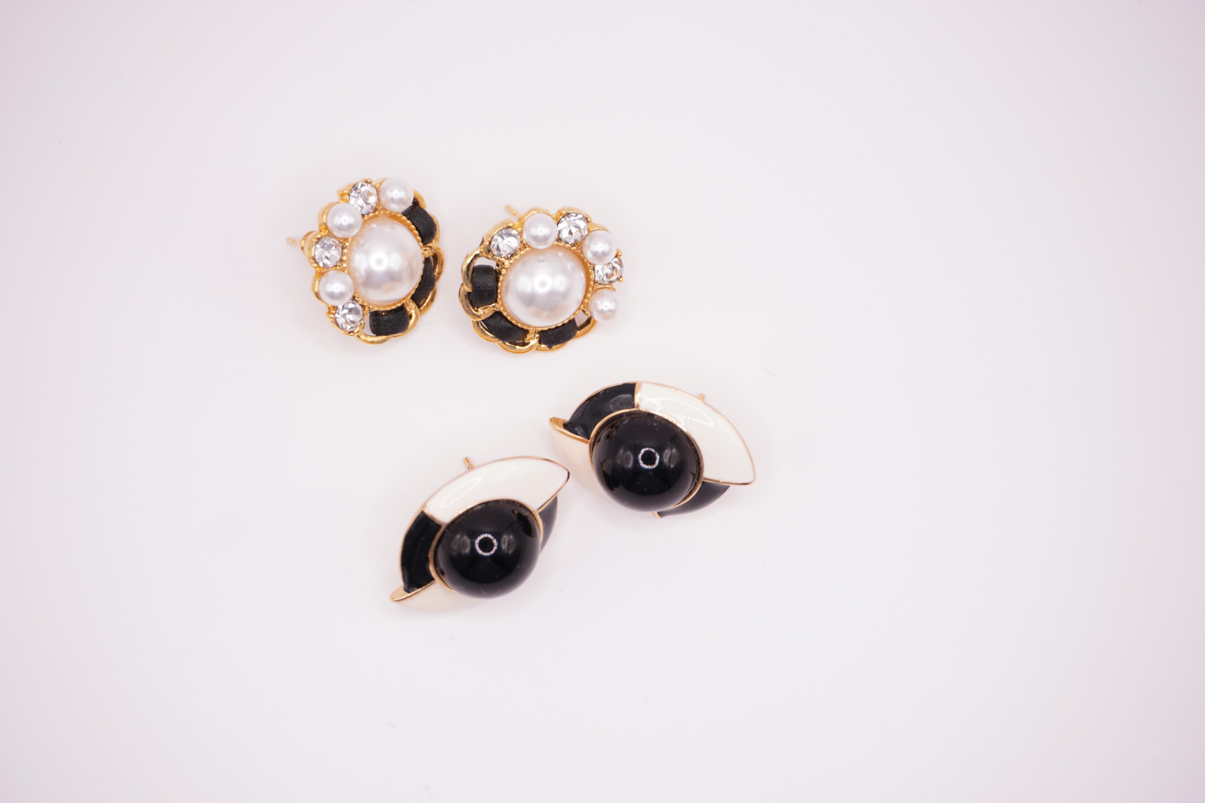 Black & white swirl studs