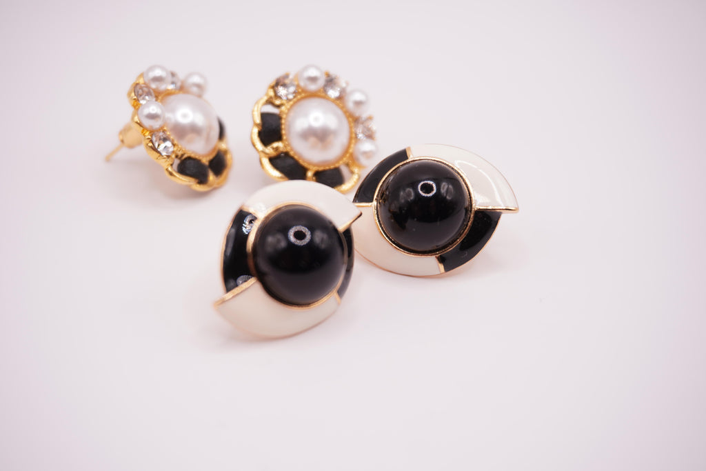 Black & white swirl studs