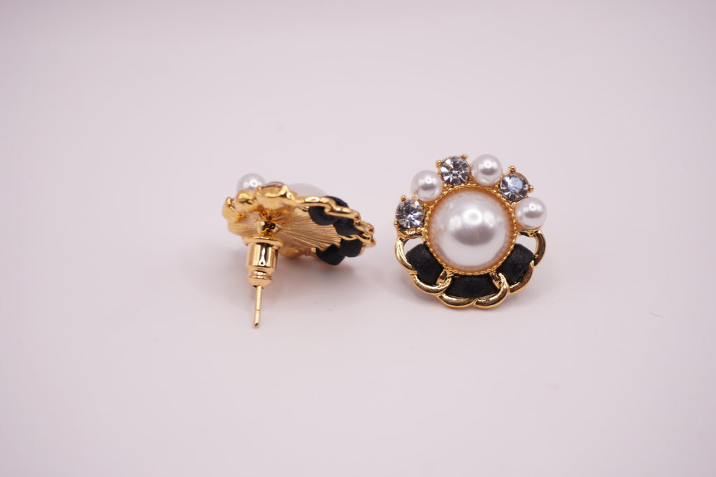 Black & pearl cluster studs