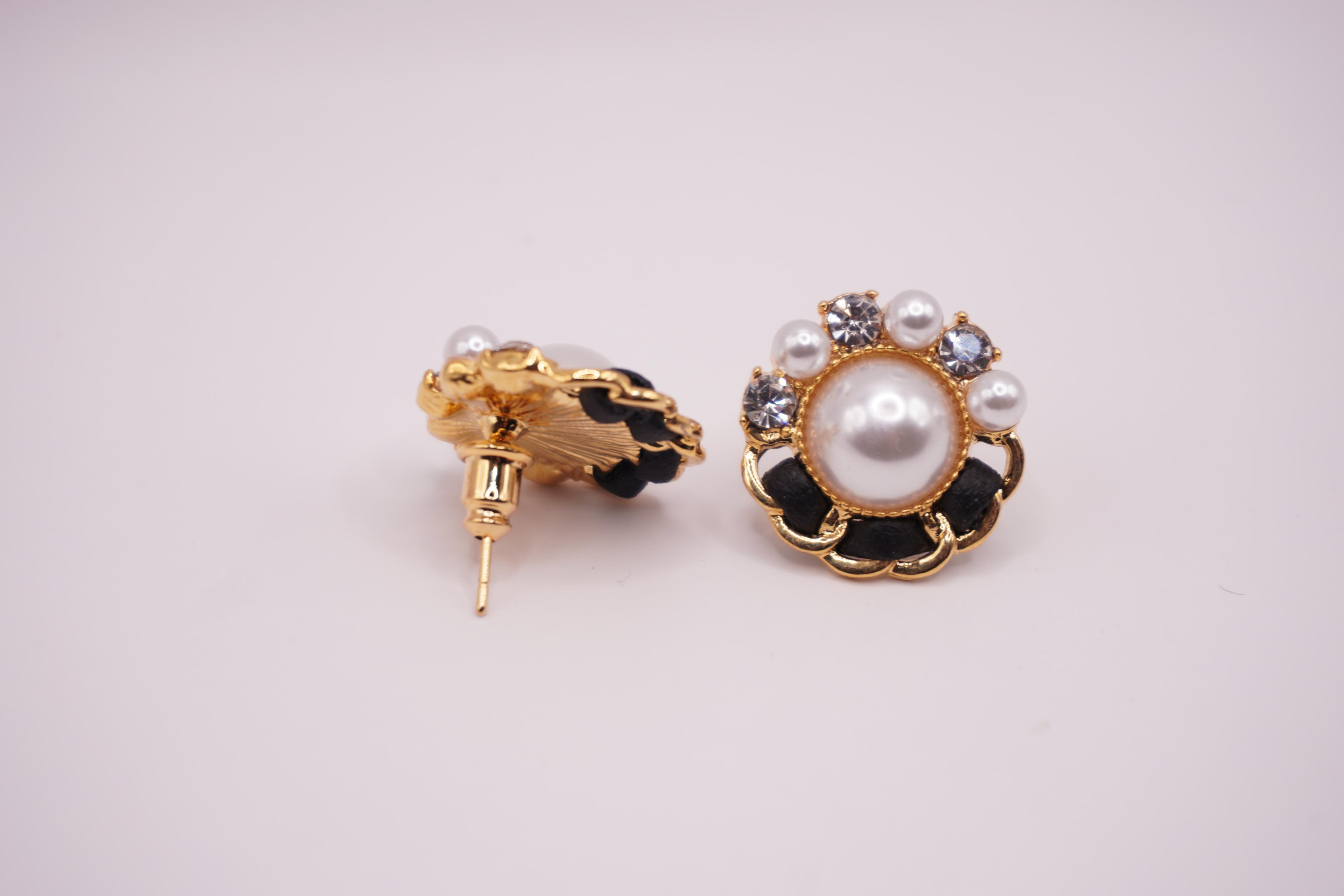 Black & pearl cluster studs