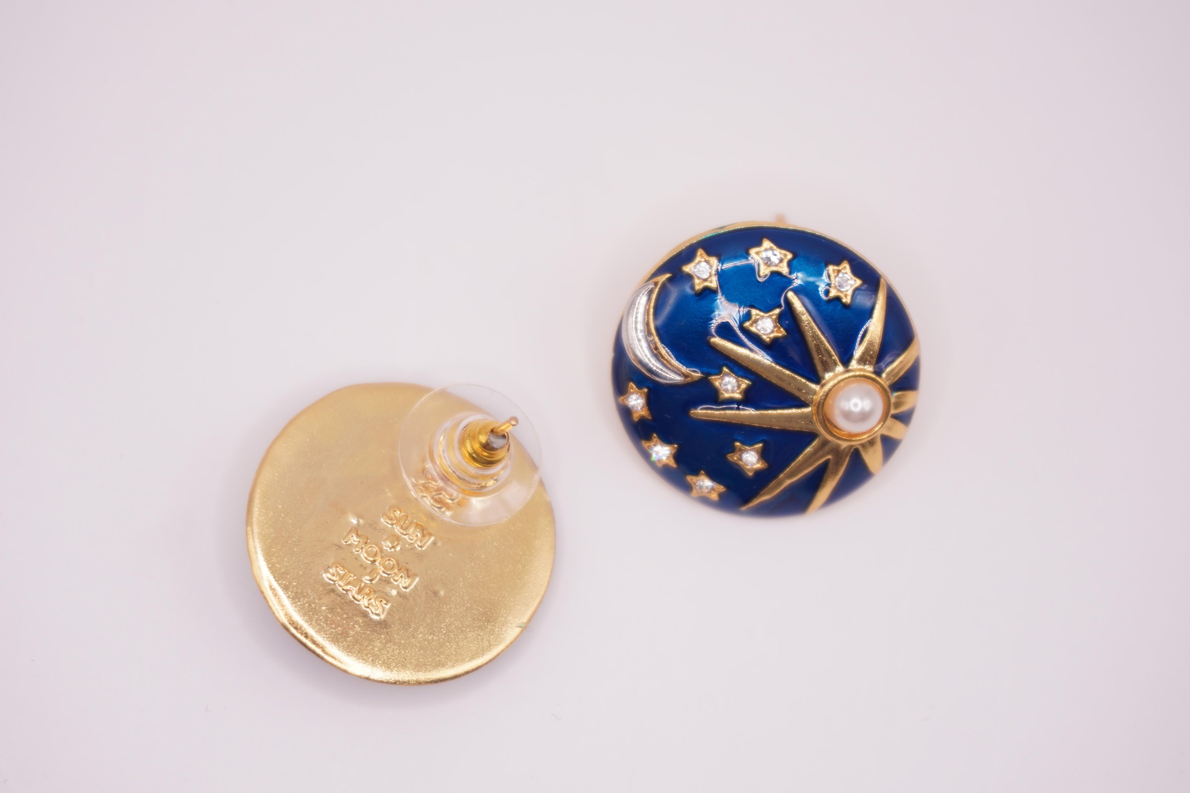 Blue starburst dome studs