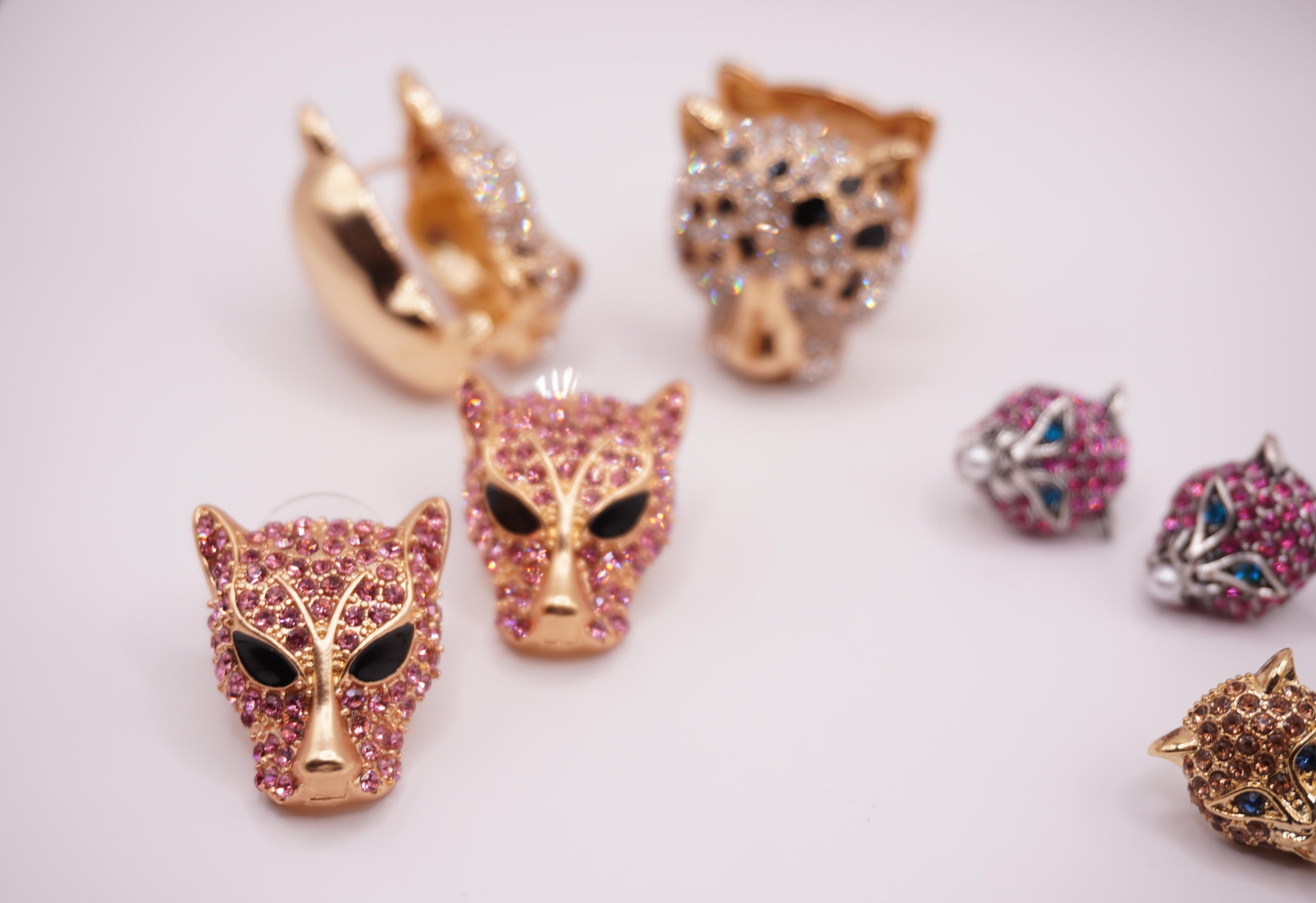 أقراط فهد وردية