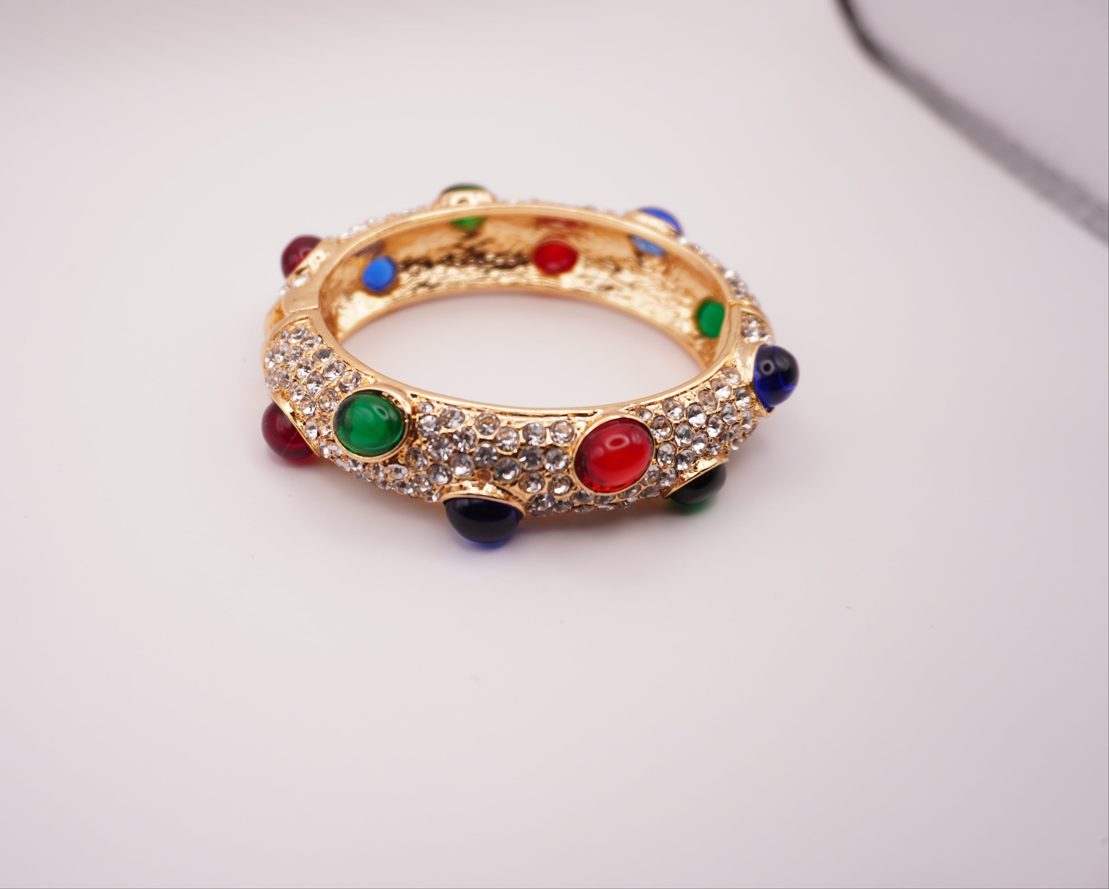 سوار الأحجار القوس قزح