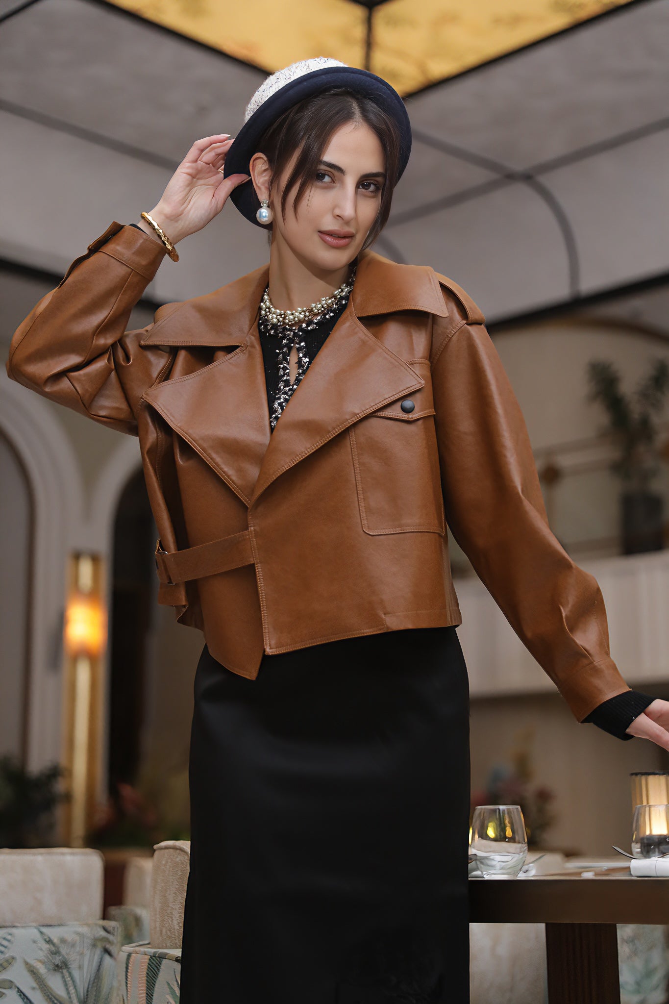 جاكيت جلدي بقصّة مصممة