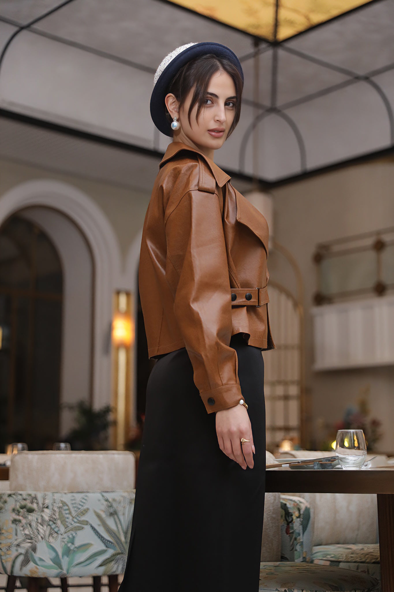 جاكيت جلدي بقصّة مصممة