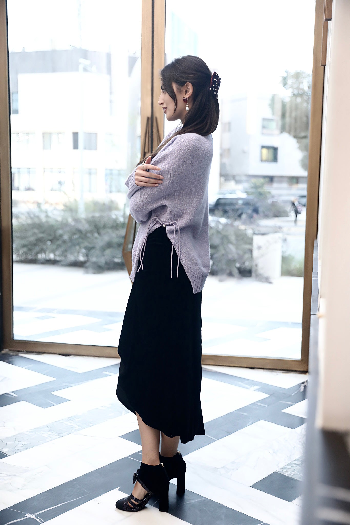 كنزة محاكة برباط حريري