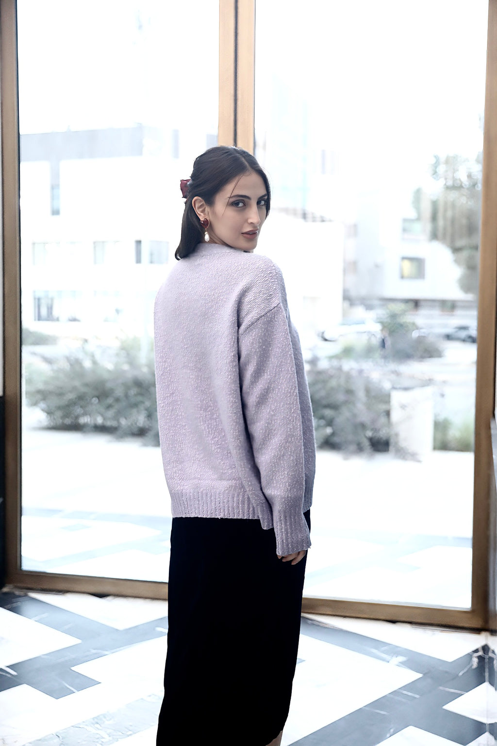 كنزة محاكة برباط حريري