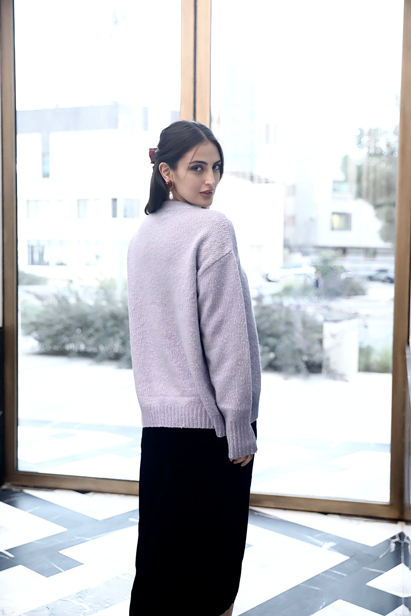 كنزة محاكة برباط حريري