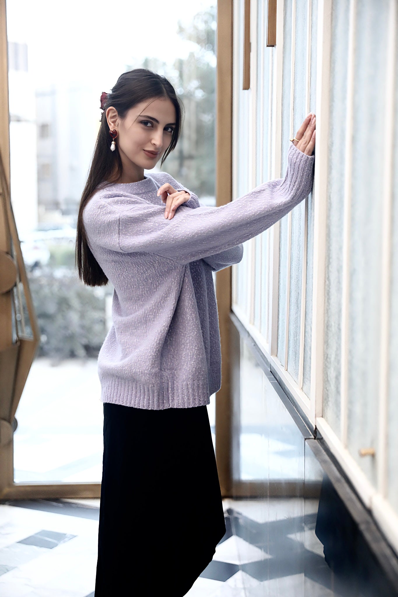 كنزة محاكة برباط حريري