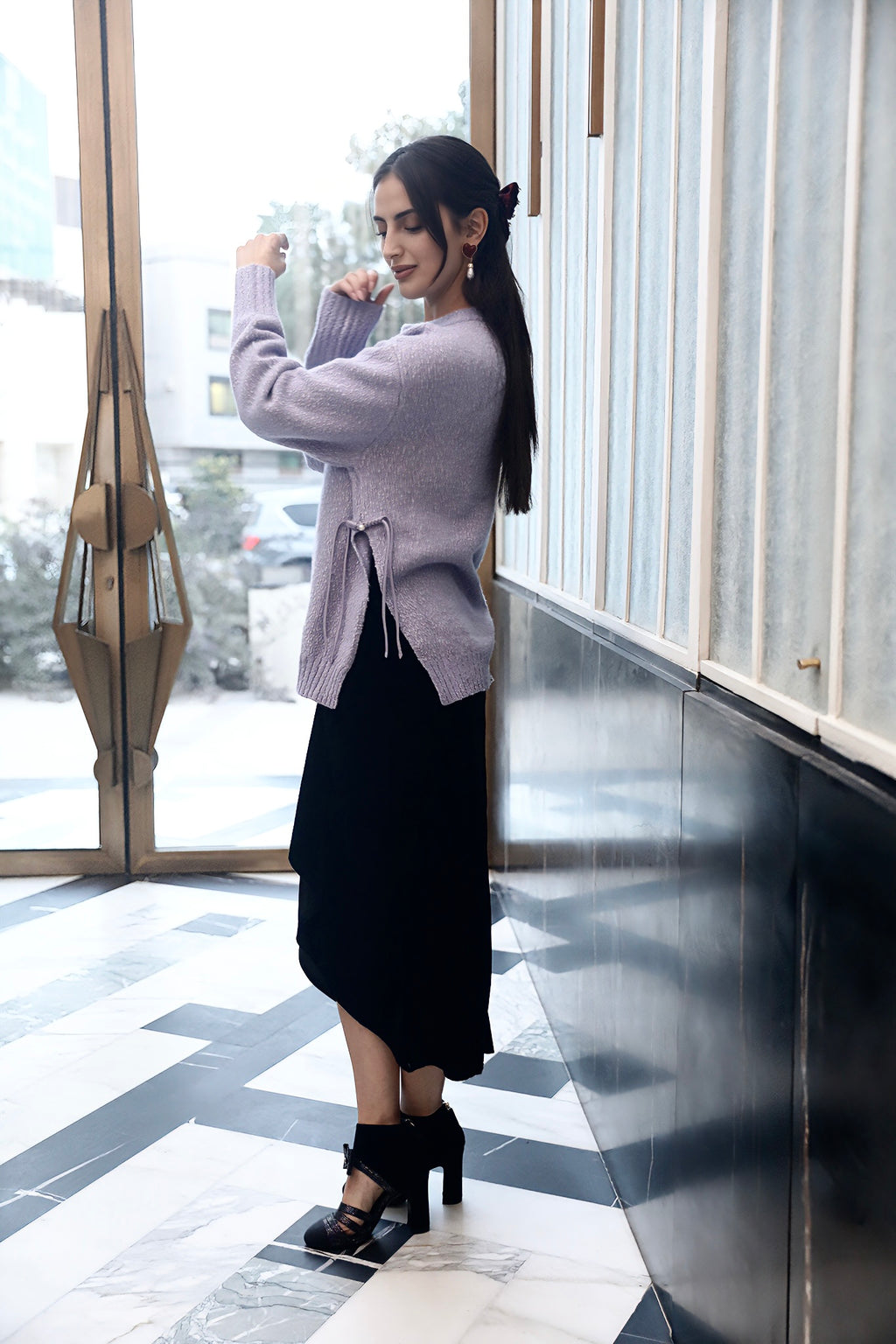 كنزة محاكة برباط حريري