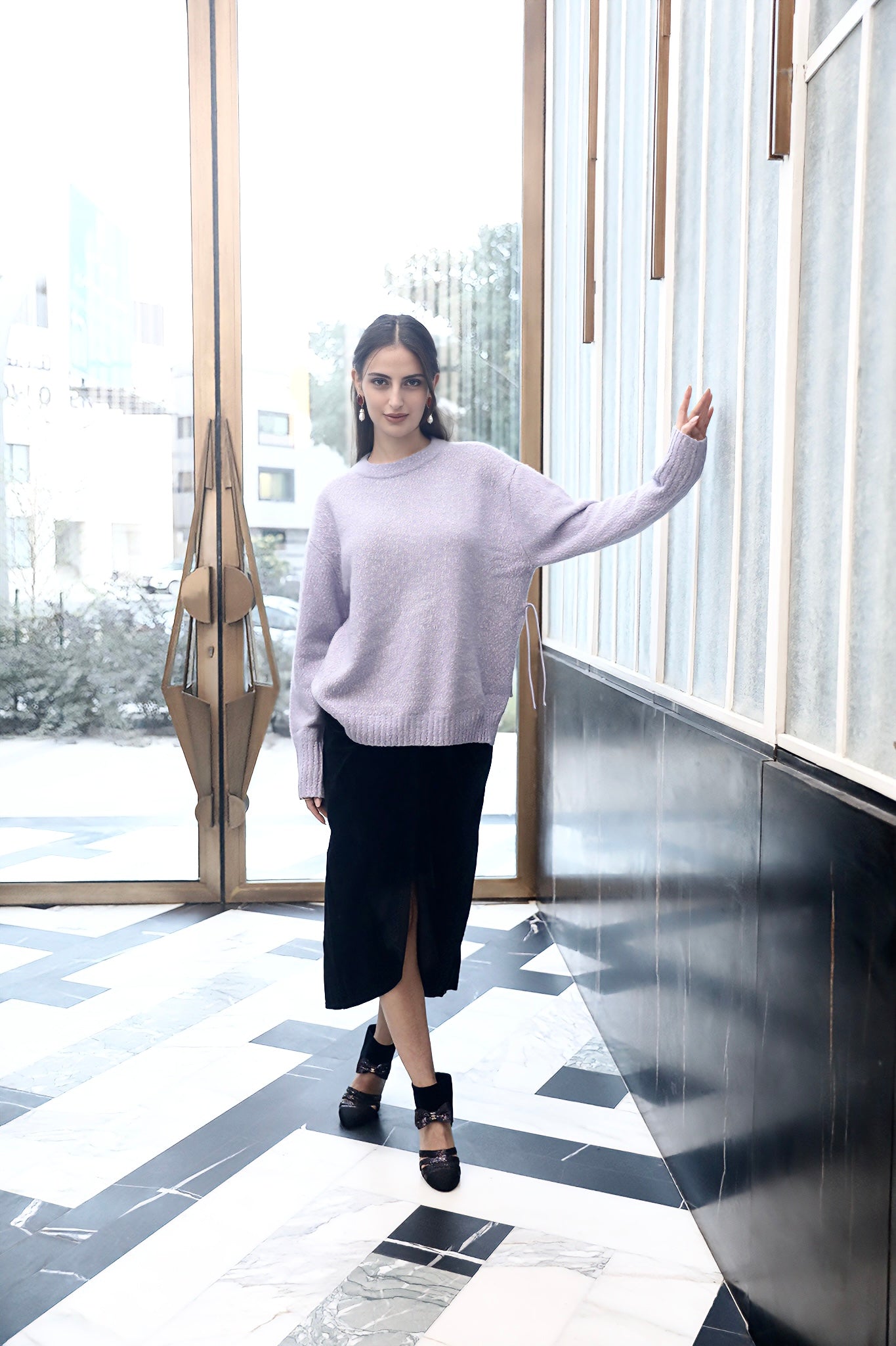 كنزة محاكة برباط حريري