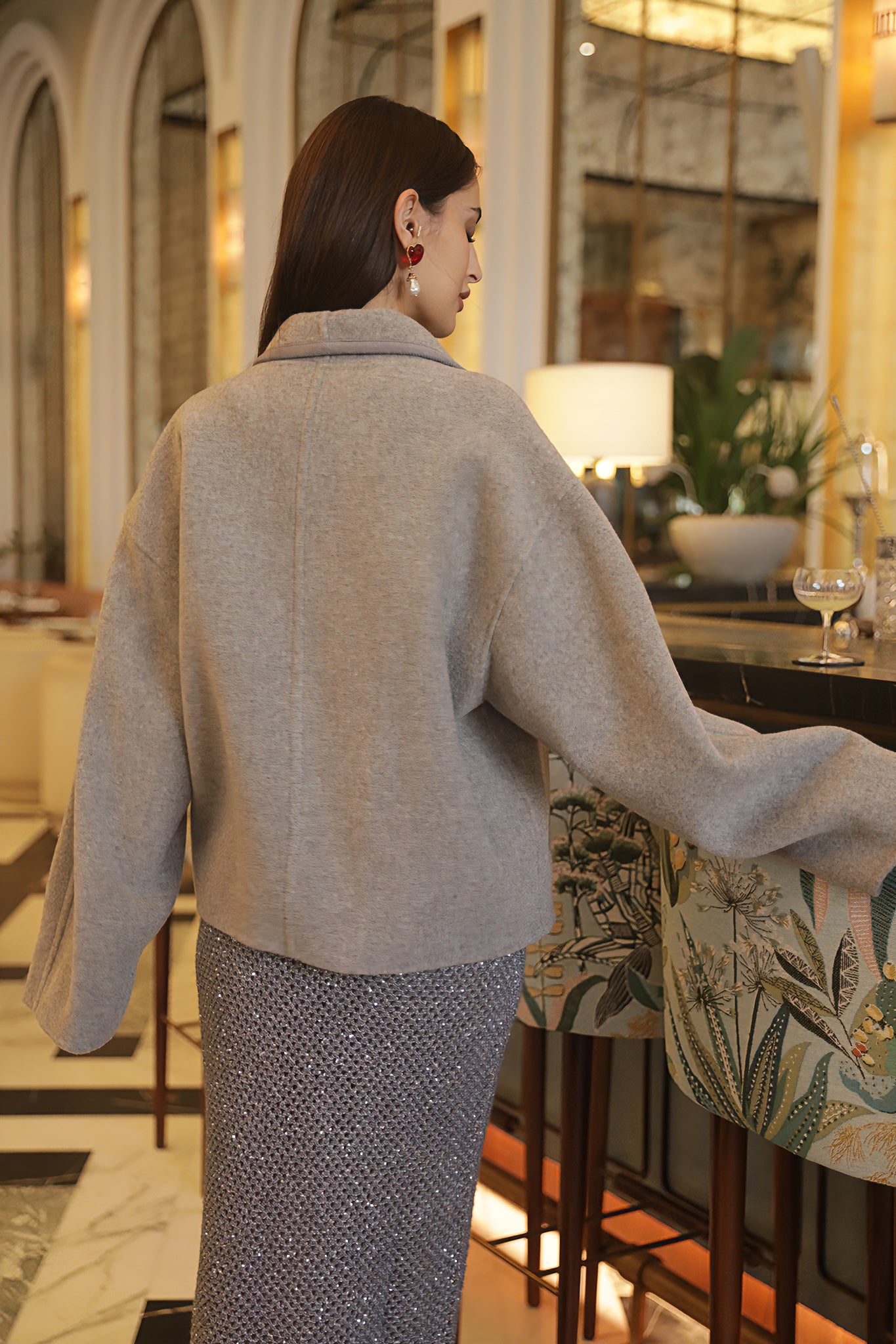 جاكيت صوف قصير بقصّة بلايزر